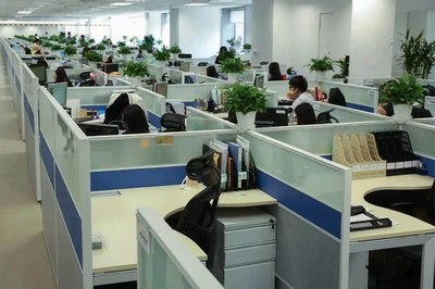 跨界創(chuàng)新 LESS女裝入駐企業(yè)會議室，開啟辦公場景穿搭新紀元